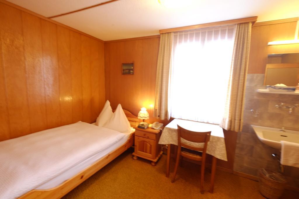 Hotel Tannenhof Цермат Стая снимка